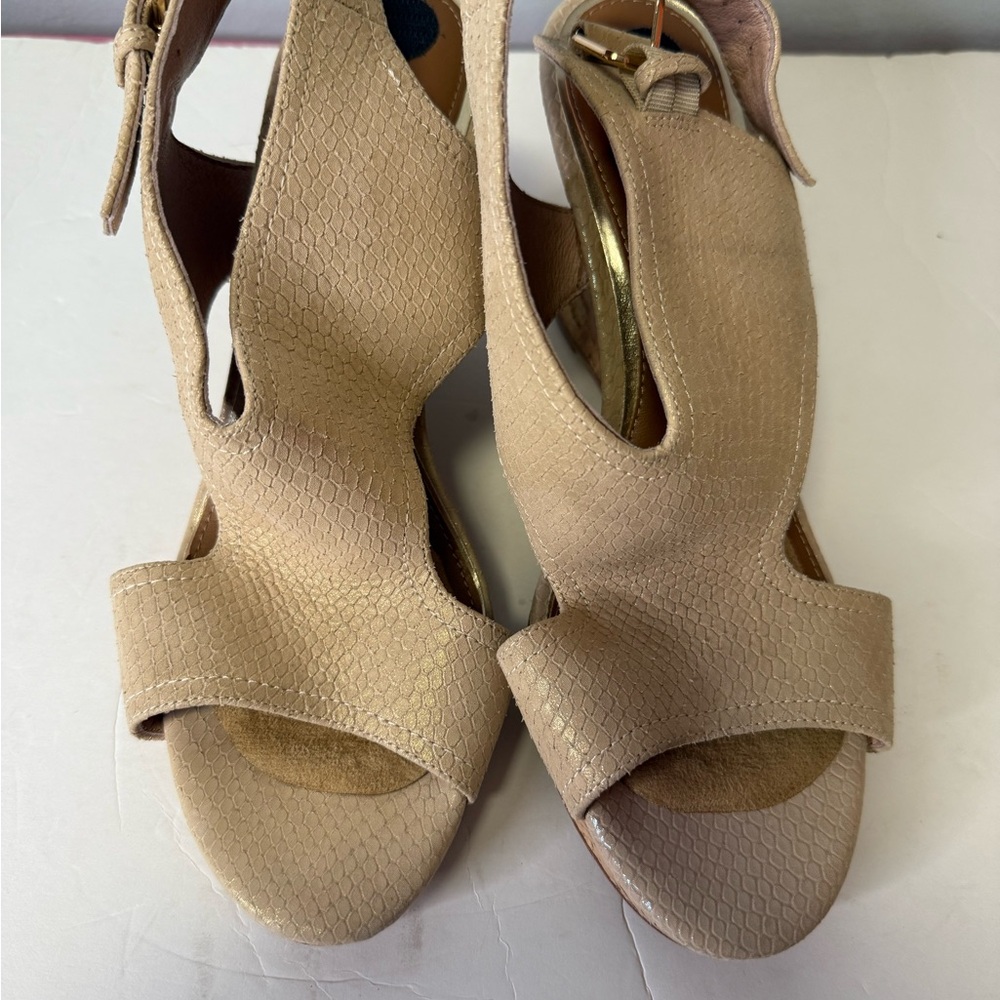Donald Pilner Elegant Tan Women's Wedge Sandals size 9.5